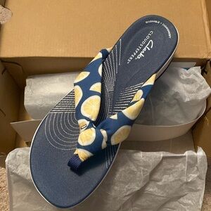 Navy blue and lemon design cloud steppers flip flops size 9